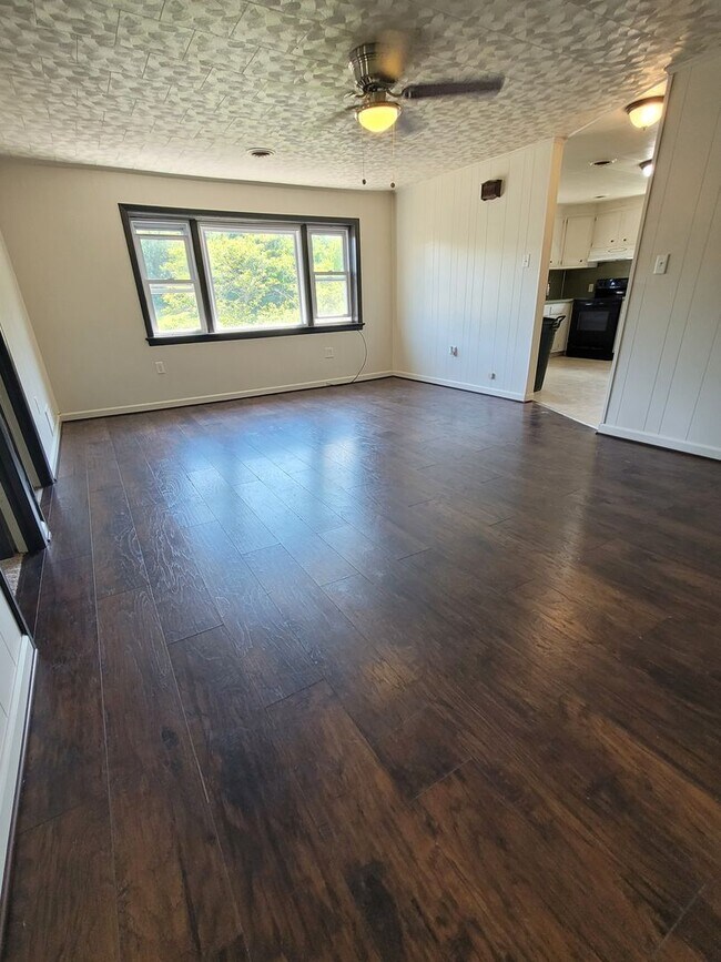 Building Photo - 46 Tritch Ln