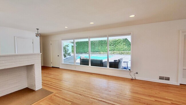 Building Photo - Broadmoor Mid-Century 3 Bedroom Ranch With...
