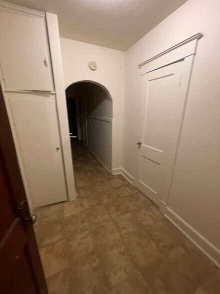 Building Photo - 734 Riverside Dr