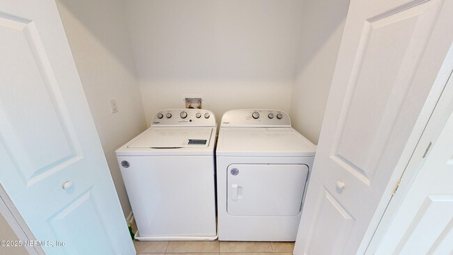 Building Photo - 11048 Baymeadows Rd