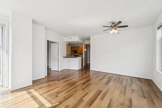 Building Photo - 2 bedroom in Seattle WA 98121