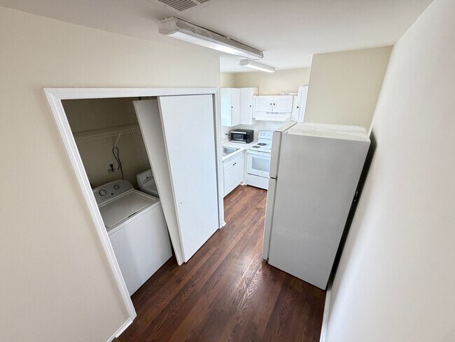 Building Photo - PRICE DROP! Orlando: 2BD/ 2BA - A Bright, Comfortable Home Designed for Everyday Living! WASHER &...