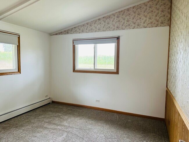 Building Photo - 3902 N Flansburg Rd