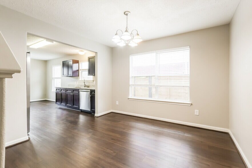 Building Photo - 21818 Hemlock Park Dr