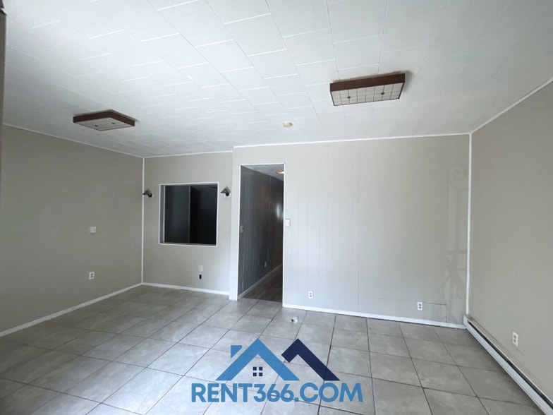 Building Photo - 509 W Centre St