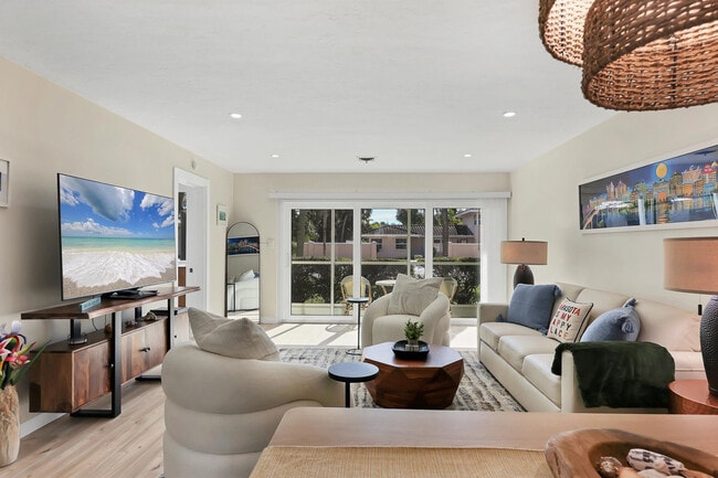 Building Photo - 500 S Washington Dr