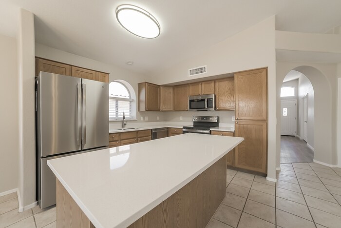 Building Photo - 9542 W Potter Dr