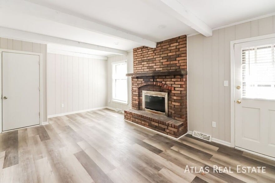 Building Photo - 408 NE Noeleen Ln