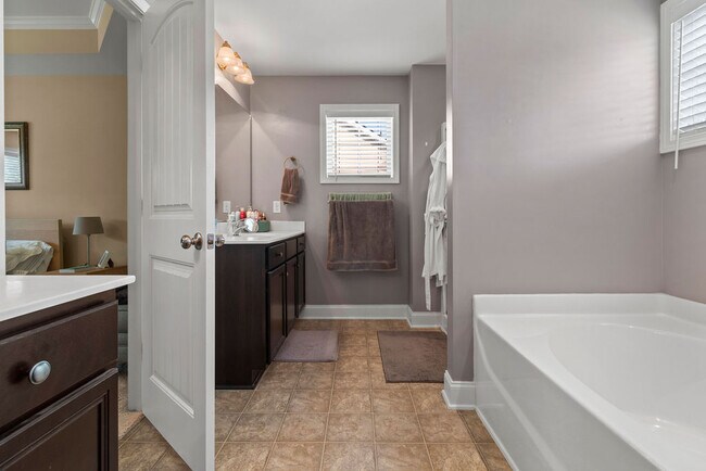 Building Photo - 209 Admiral Ct