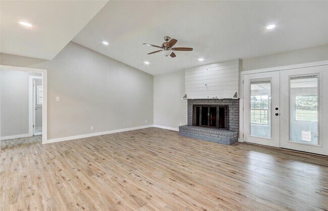 Building Photo - 820 Stadium Dr