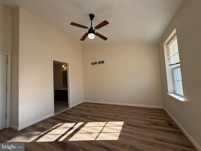 Building Photo - 122 Ridgemont Dr