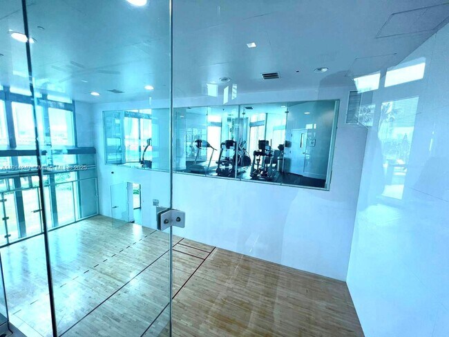 Building Photo - 350 S Miami Ave