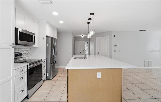 Building Photo - 6808 Friendship Dr