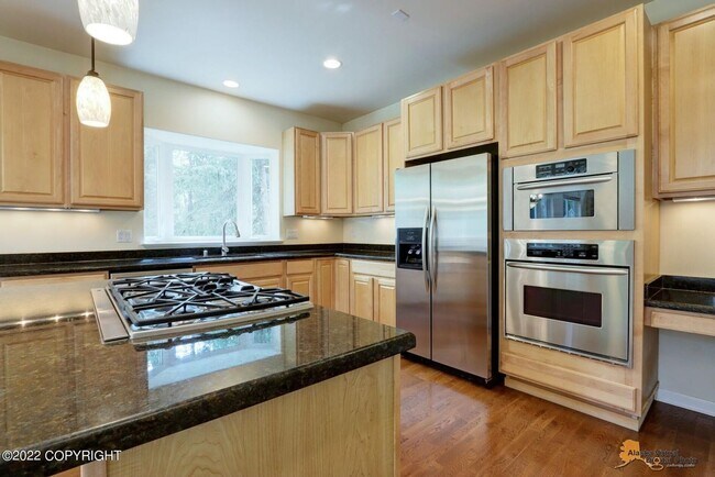 Building Photo - Stunning home conviently located by Eagle ...