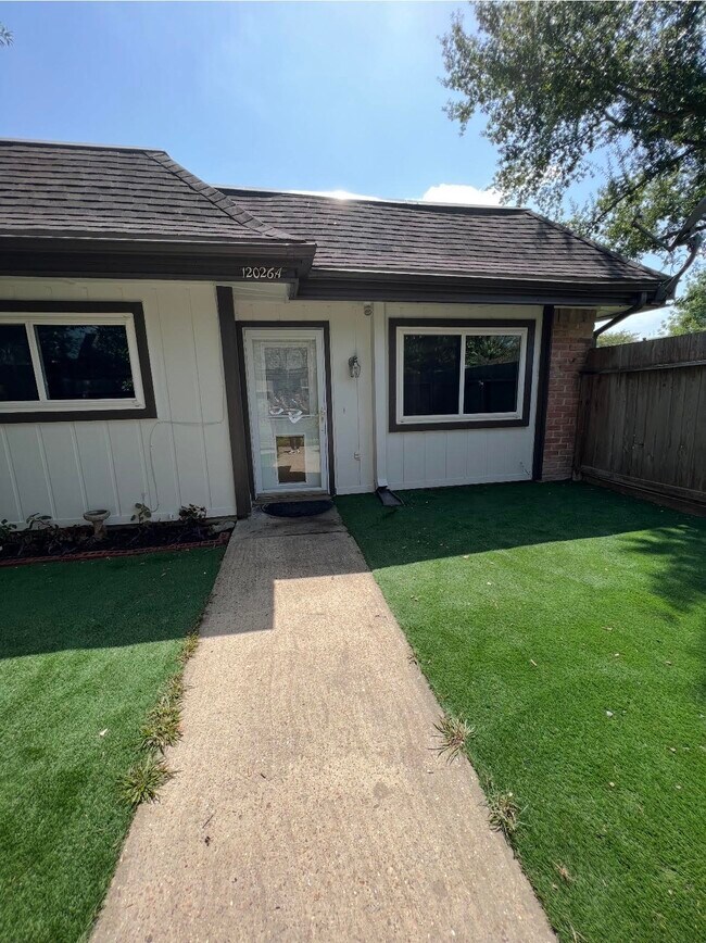 Building Photo - 12026 Mighty Oak Dr