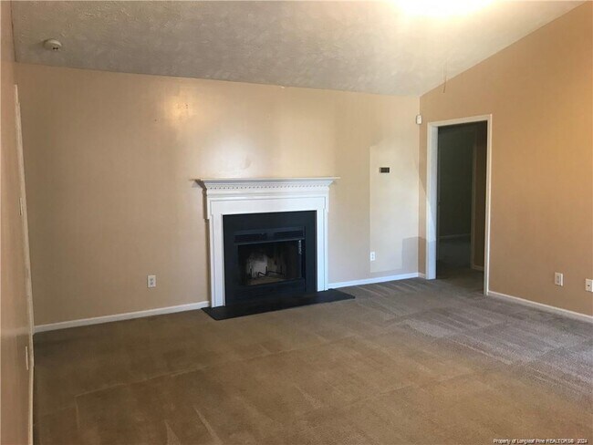Building Photo - 498 Northwoods Dr