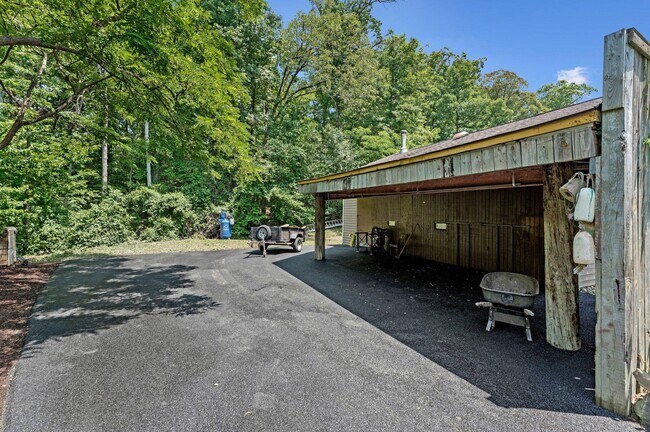 Building Photo - 7712 Dolly Dr