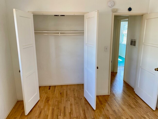 Building Photo - 924 Electric Ave