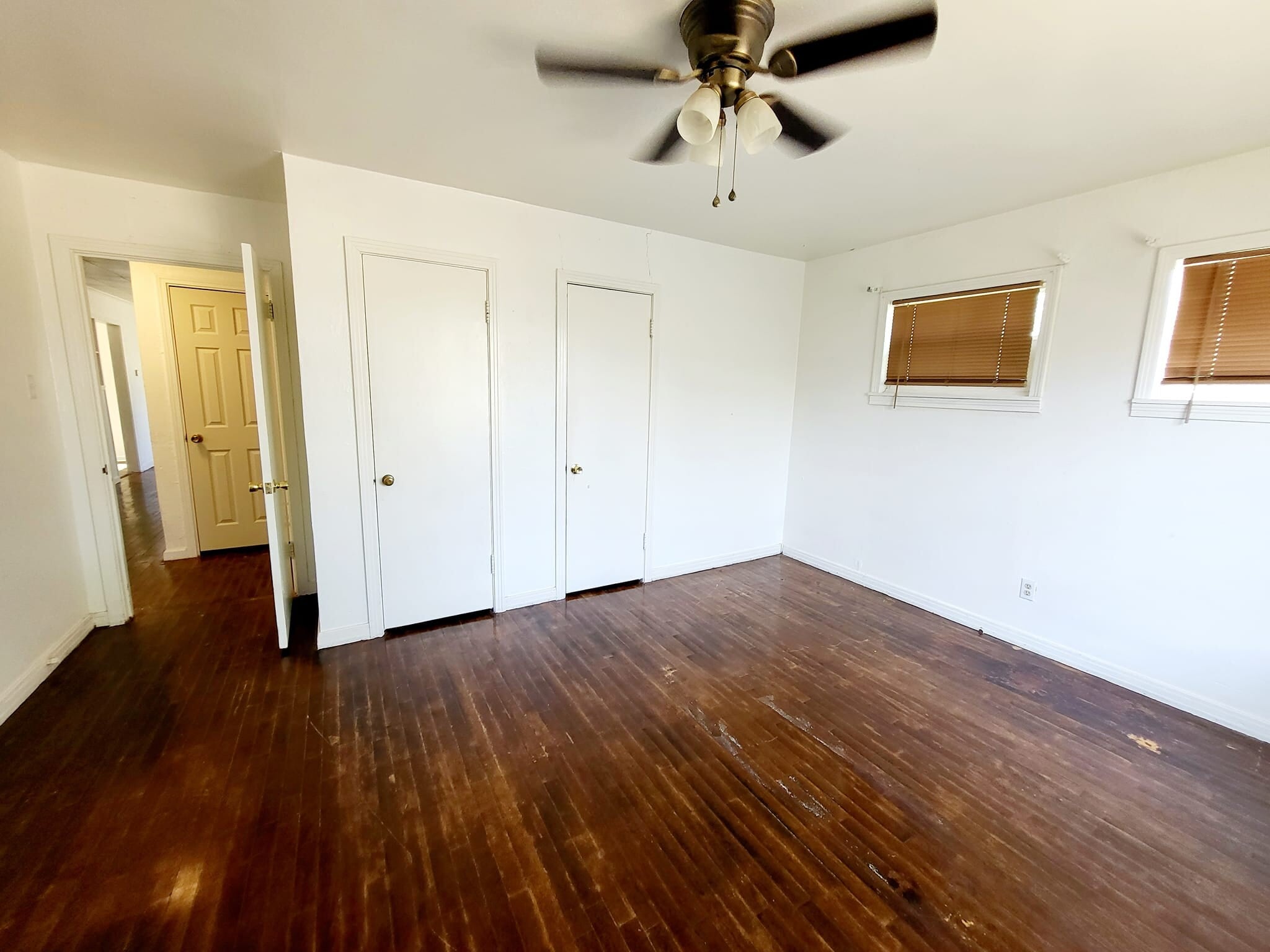 Building Photo - 127 20th Plz