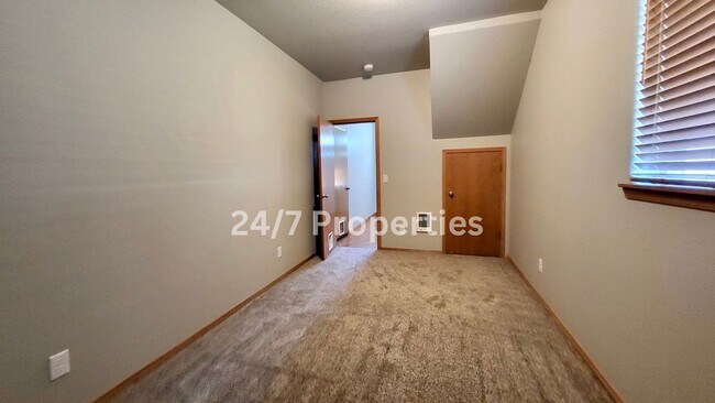 Building Photo - Charming 4 BD | 2.5 BA Craftsman in Gresham!