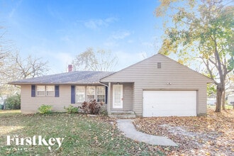 Building Photo - 2113 Mayfair Dr