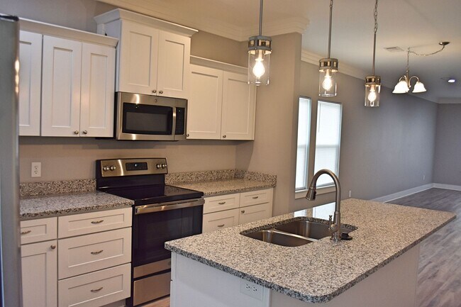 Building Photo - 10 Oakfield Dr N