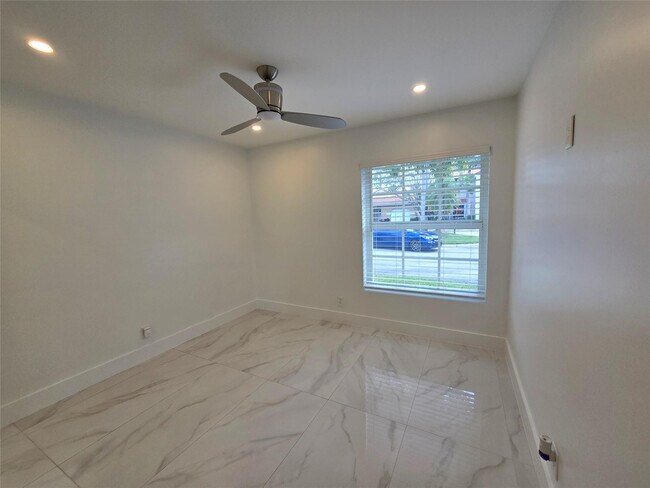 Building Photo - 1303 Seagrape Cir