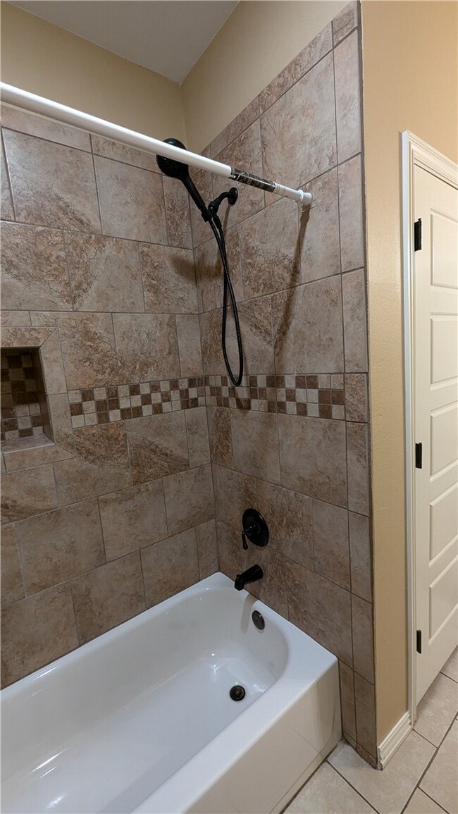 Building Photo - 1202 Christian Ave