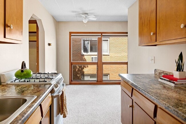 Building Photo - Charming 1 bedroom Condo Available Now!