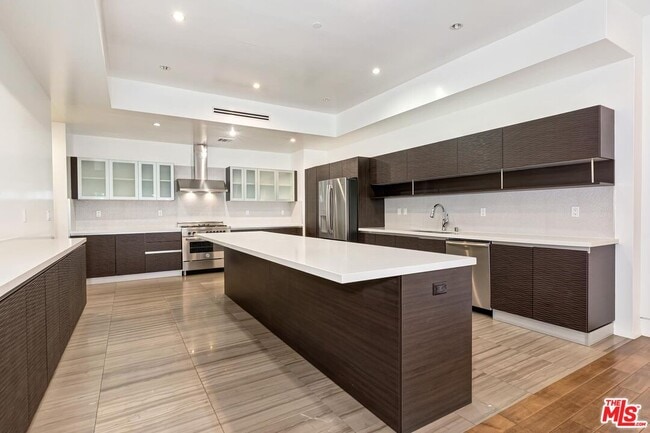 Building Photo - 225 S Hamilton Dr