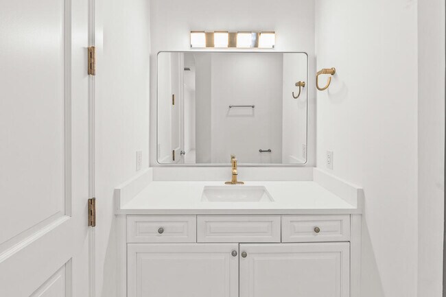 Building Photo - 47 SW Osceola St