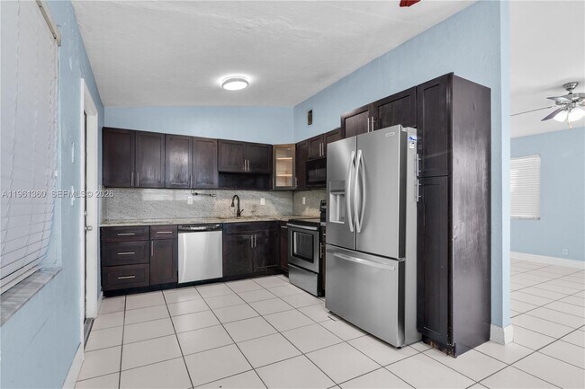 Building Photo - 11535 Lincoln Blvd