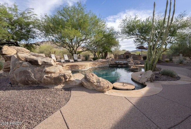 Building Photo - 3768 E El Sendero Rd