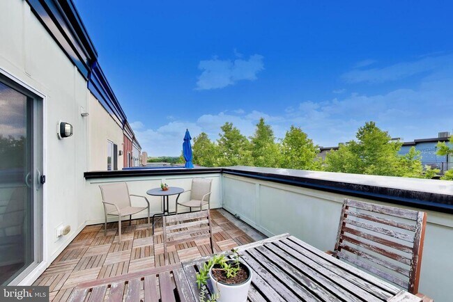Building Photo - 4550 Longfellow St