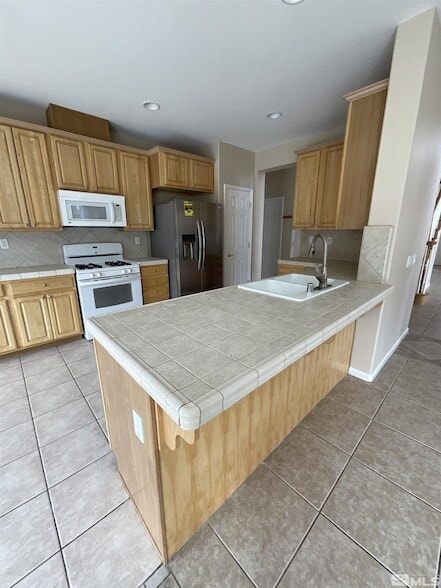 Building Photo - 2847 Falcon Ridge Dr