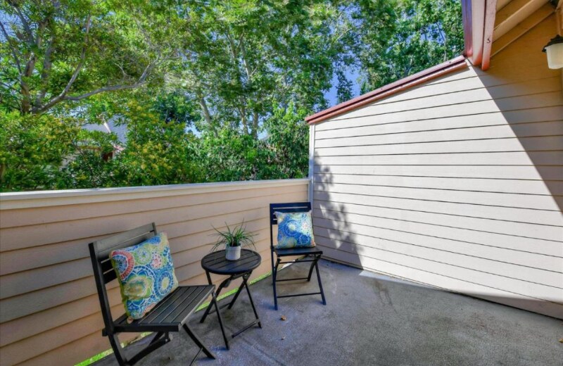 Building Photo - 1038 Cedar Gables Dr