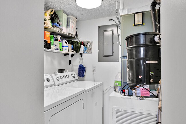 Building Photo - 1266 S Military Trail