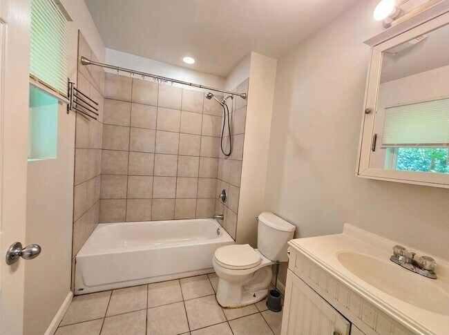 Building Photo - 4516 Russell Dr