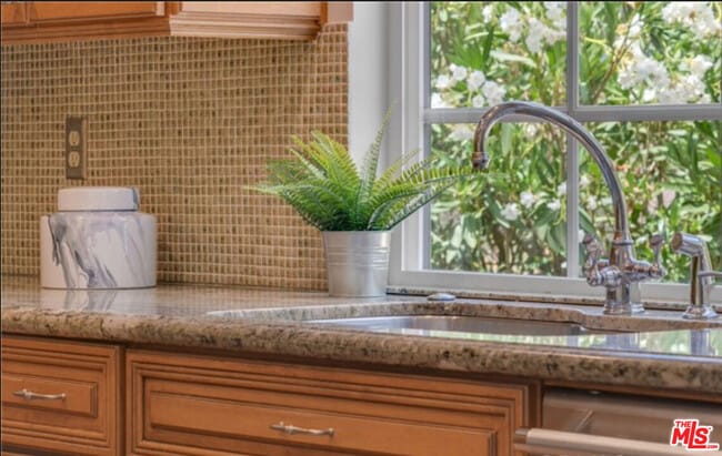 Building Photo - 26065 Redbluff Dr