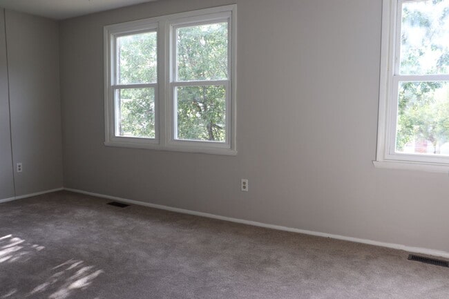 Building Photo - For Rent – Renovated 3BR Home in Providenc...