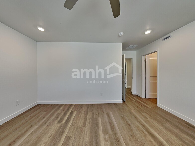 Building Photo - 20177 W Thomas Rd