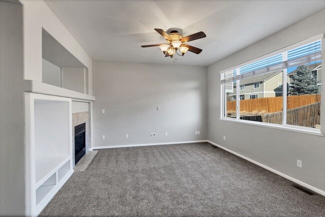 Building Photo - Beautiful 2 Story Home!
