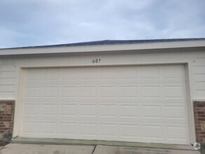 Building Photo - 607 Salma Ct