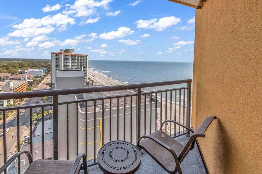 Building Photo - 2600 N Ocean Blvd