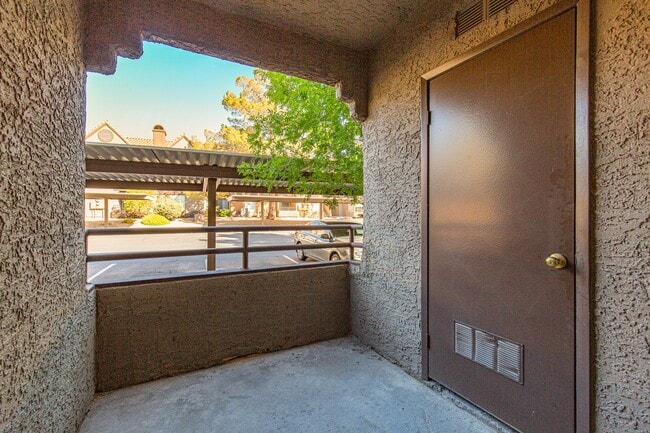 Building Photo - 3 Bedrooms Condo in a Guard Gated Summerlin Community