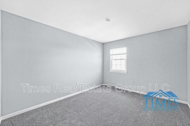 Building Photo - 220 Westridge Pl N
