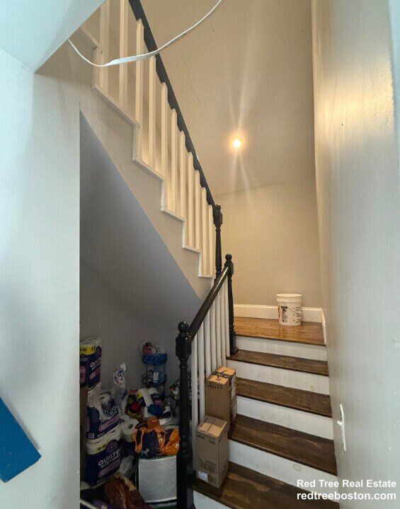 Building Photo - 71 Hillside St