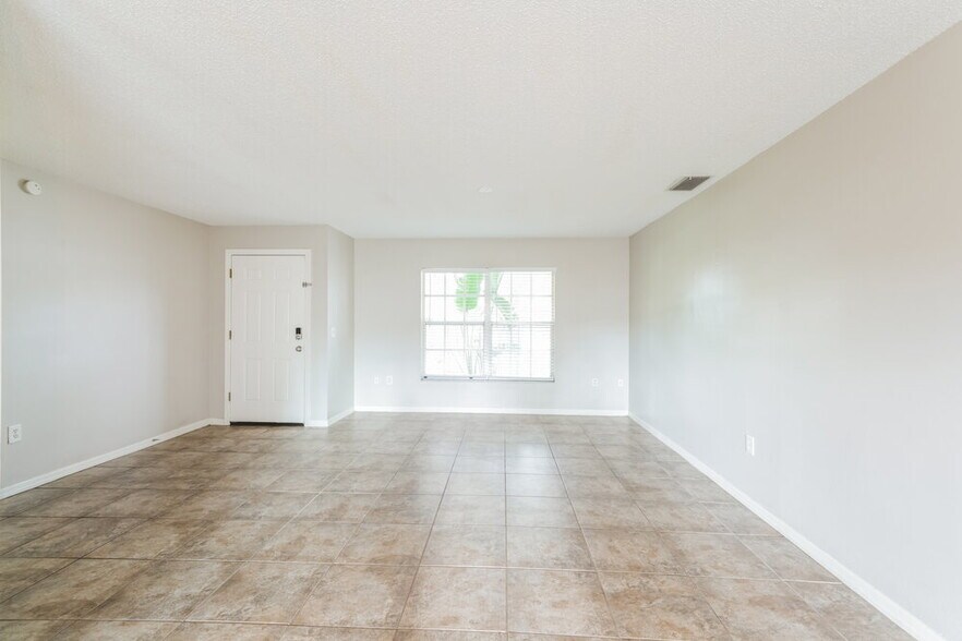 Building Photo - 634 Hemlock Ln