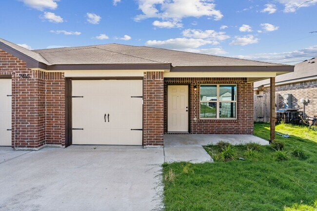 Primary Photo - Modern 3-Bedroom Duplex in Temple with Spa...