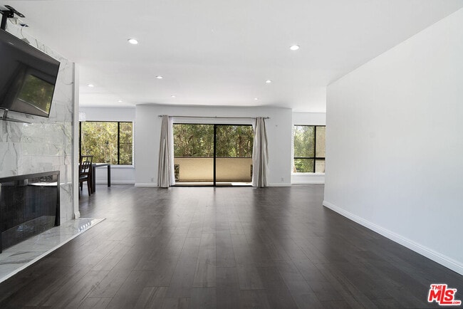 Building Photo - 853 Le Doux Rd